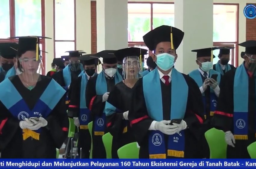  STT HKBP Menggelar Wisuda Bagi 127 Orang Mahasiswa