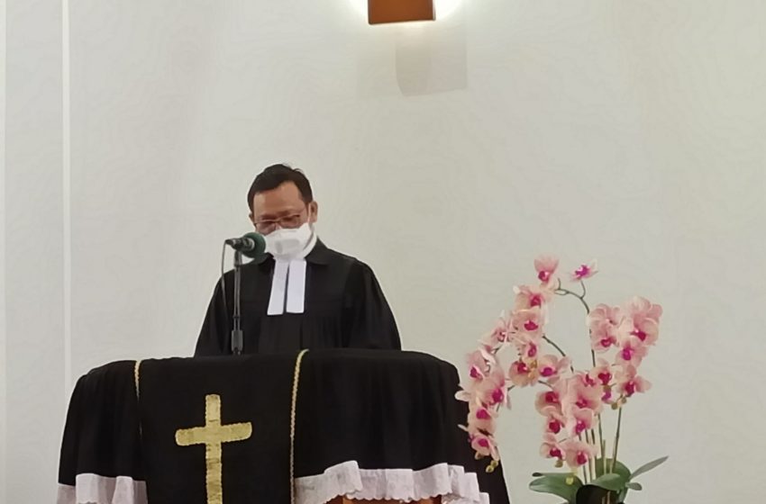  Praeses Bernard Manik Memimpin Ibadah Minggu dan Kunjungan Pastoral di HKBP Mampang Prapatan