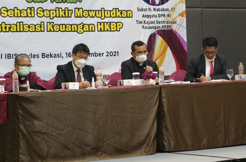  Ephorus HKBP Memimpin Rapat Praeses 32 Distrik HKBP di Bekasi