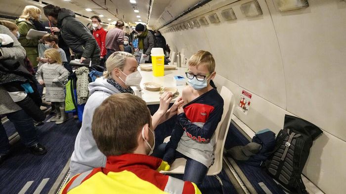  Pesawat Terbang Disulap Menjadi Tempat Vaksin Anak