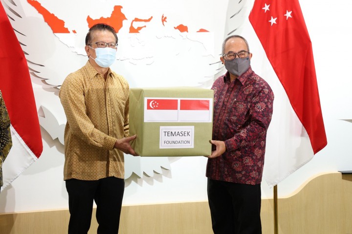  Yayasan Temasek Singapura Serahkan Bantuan 697 Ventilator Pada Indonesia
