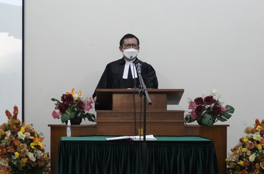  Praeses Bernard Manik Melayani Ibadah Minggu Estomihi di HKBP Pondok Kopi