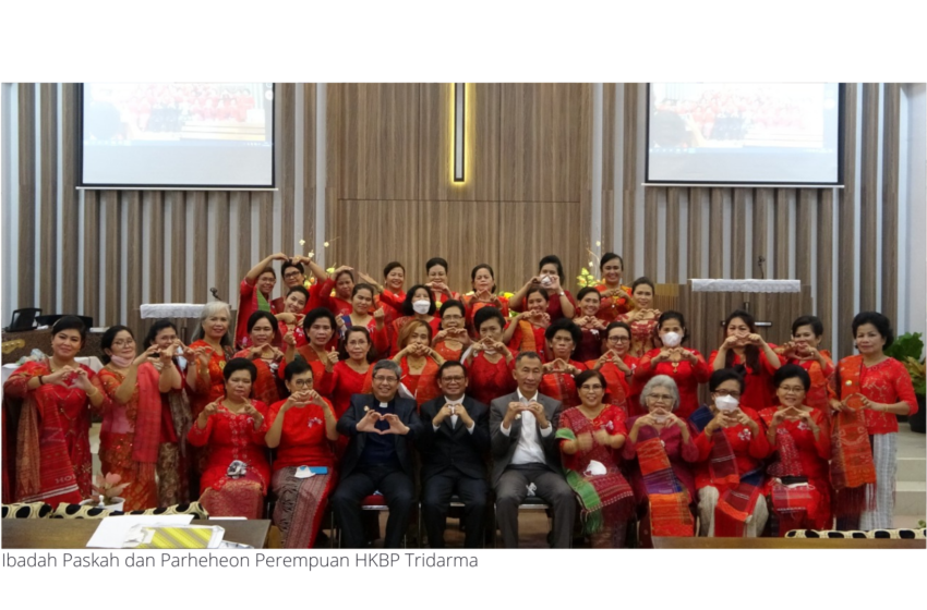  Praeses Bernard Manik Melayani Ibadah Paskah I dan Parheheon Seksi Perempuan HKBP Tridarma