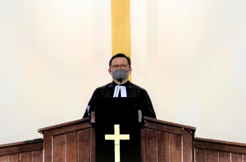  Praeses Bernard Manik Melayani Ibadah Jumat Agung di HKBP Kebon Jeruk