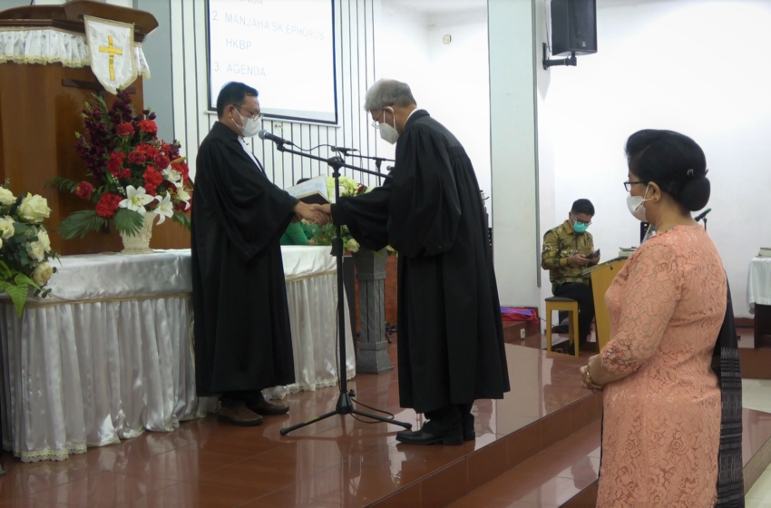  Praeses Bernard Manik Pimpin Ibadah Temu Pisah Pendeta HKBP Resort Kayu Putih