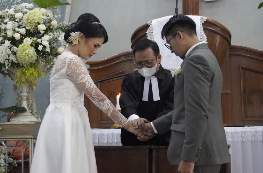  Praeses Bernard Manik Layani Pemberkatan Nikah Putri dari Pdt. Panuturi Sitompul
