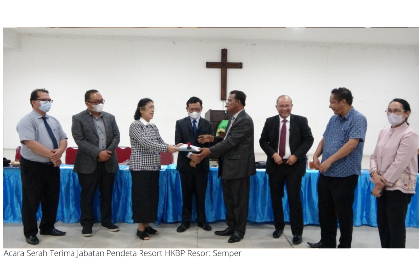  Praeses HKBP Distrik VIII DKI Jakarta Pdt. Bernard Manik Memimpin Acara Serah Terima Jabatan Pendeta Resort HKBP Resort Semper