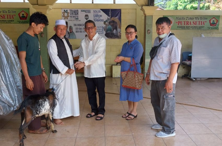  Solidaritas Antar Umat, HKBP Pondok Kopi Berikan Hewan Kurban Bagi Warga Muslim Sekitar Gereja