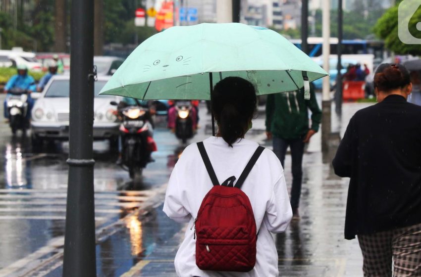  Libur Akhir Pekan, Warga Jakarta Diminta Sedia Payung Sebelum Hujan