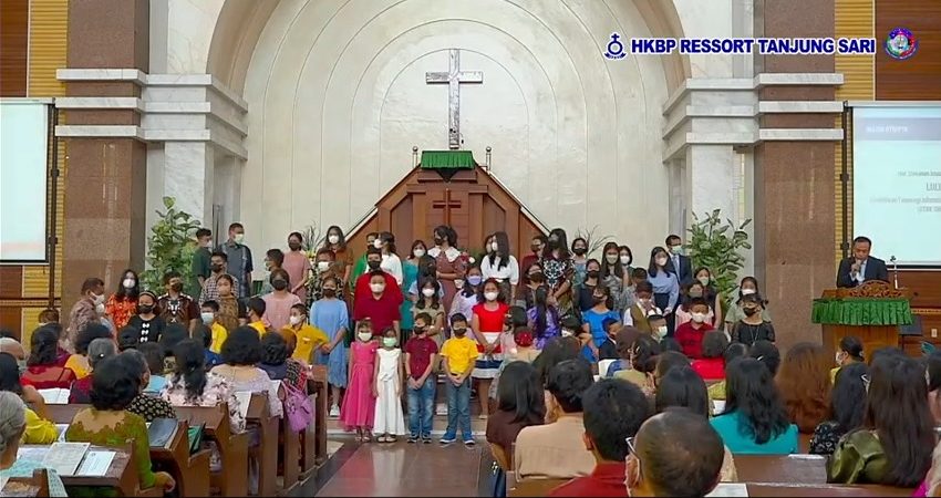  HKBP Tanjung Sari Medan Beri Apresiasi Kepada Anak Jemaat