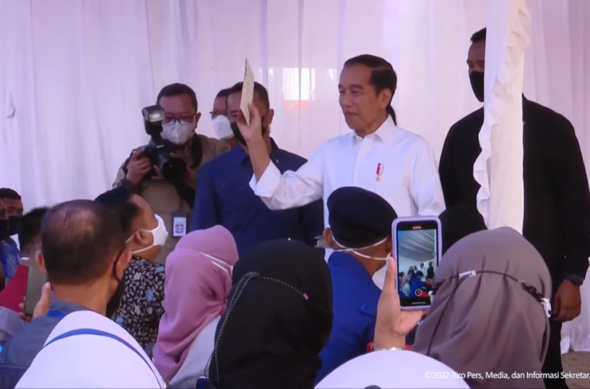  Presiden Jokowi Salurkan BSU dan BLT BBM Bagi Tenaga Kerja di Baubau Sulawesi Tenggara