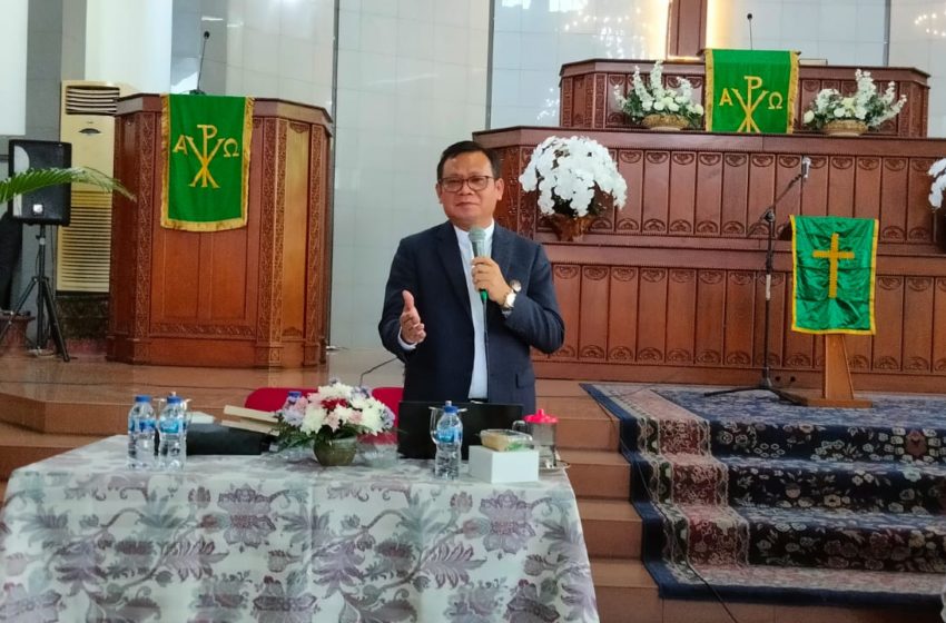  Praeses Bernard Manik : “Penginjilan di Gereja Perkotaan Harus Mampu Bertumbuh”