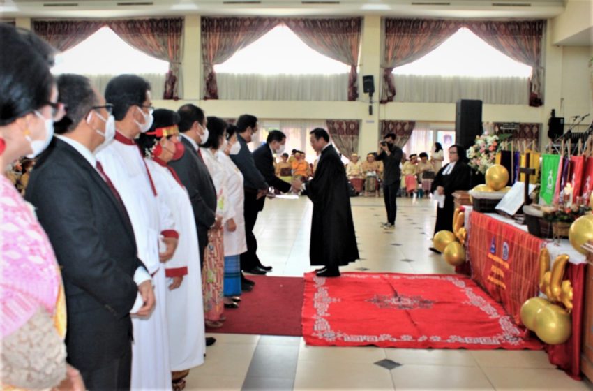  Praeses Bernard Manik Lantik Pengurus Aleale Diakonia HKBP Distrik VIII DKI Jakarta