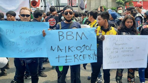  Demo BBM Masih Berlanjut, Kali ini Driver Ojol Kepung Gedung DPR