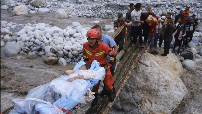  Hari Ke-3, Korban Tewas Gempa Sichuan Bertambah Menjadi 82 Orang