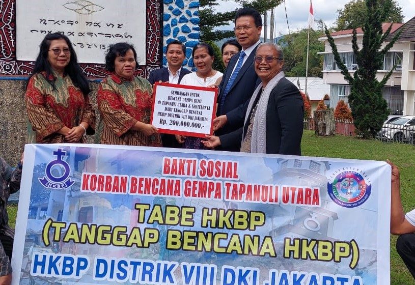  Tabe HKBP Distrik VIII DKI Jakarta Serahkan Bantuan Untuk Korban Gempa Tapanuli