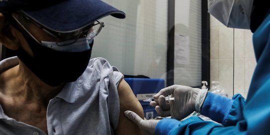  Dinkes Buka Vaksinasi Malam Hari Genjot Dosis Vaksinasi Tiga dan Empat