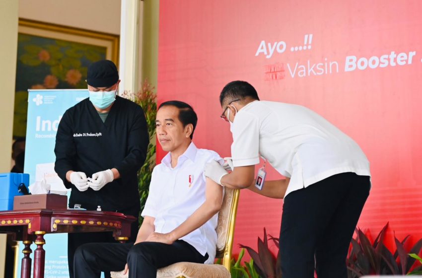  Presiden Jokowi Mendapatkan Vaksin Covid-19 Booster Kedua