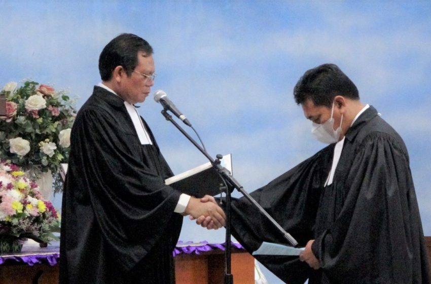  Praeses Bernard Manik Pimpin Ibadah Temu Pisah Pendeta HKBP Resort Kayu Mas