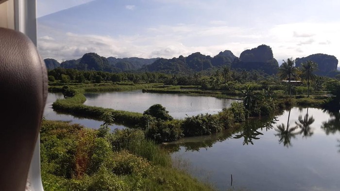  Jajal Kereta Pertama di Sulawesi, Pemandangannya Bukan Main!