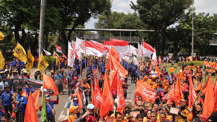  10.000 Buruh Konvoi ke Istana Negara Hari Ini