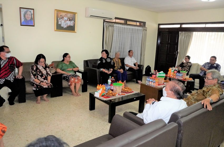  Awali Tahun Baru, Praeses Bernard Manik Jamu Makan Siang Seluruh Pelayan Kantor Distrik Dan Keluarga