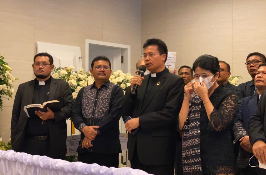  Sekjen HKBP Berikan Penghiburan Pada Keluarga St. Ido Hutabarat/ Sandra br. Sidabutar