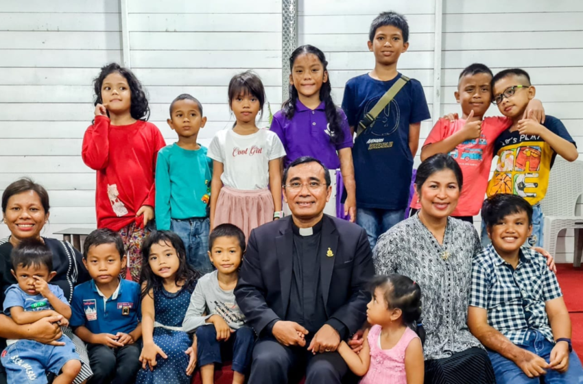  Ephorus HKBP Kunjungi Pospel Trinity, Bertemu Anak Korban Bom 2016 dan Bantu Pembangunan Gereja