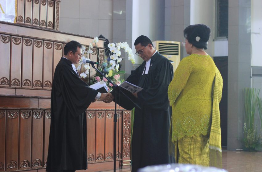  Di Minggu Paskah, Praeses Bernard Manik Pimpin Ibadah Temu Pisah Pendeta HKBP Resort Tanah Tinggi