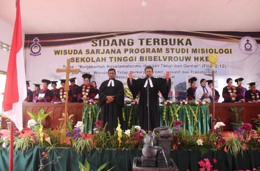  Sekolah Tinggi Bibelvrouw HKBP Mewisuda 61 Orang Lulusan Prodi S1 Misiologi