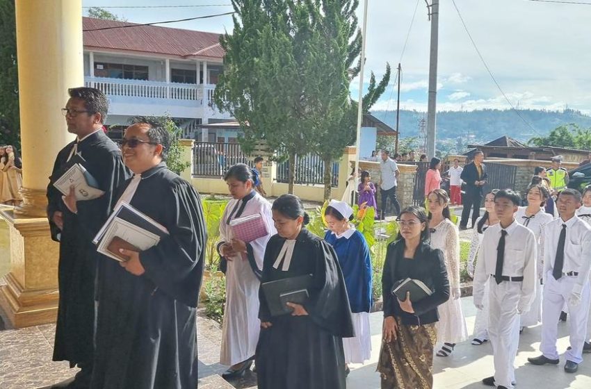  Kadep Koinonia Layani Ibadah Pentakosta di Pearaja. Saksikan 120 Orang Peneguhan Sidi