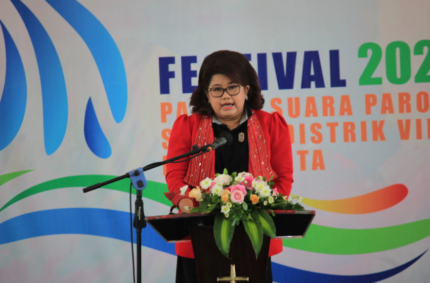  Sandra Sidabutar Mengajak Peserta Festival Semakin Aktif Melayani di Gerejanya