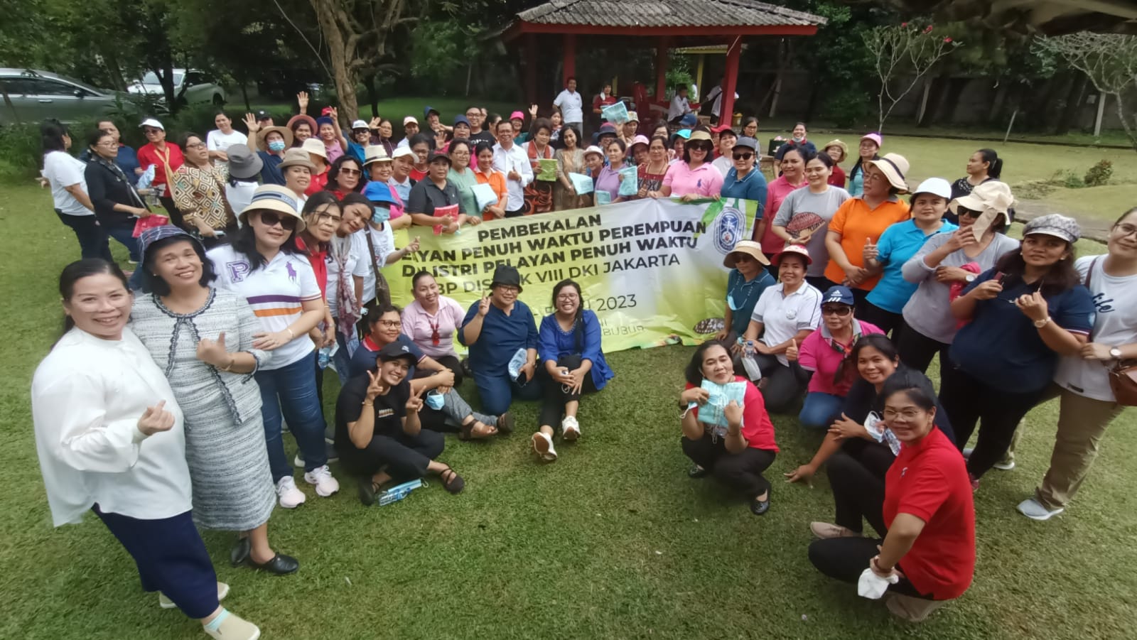  Pembekalan Pelayan Perempuan dan Istri Pelayan HKBP Distrik VIII DKI Jakarta