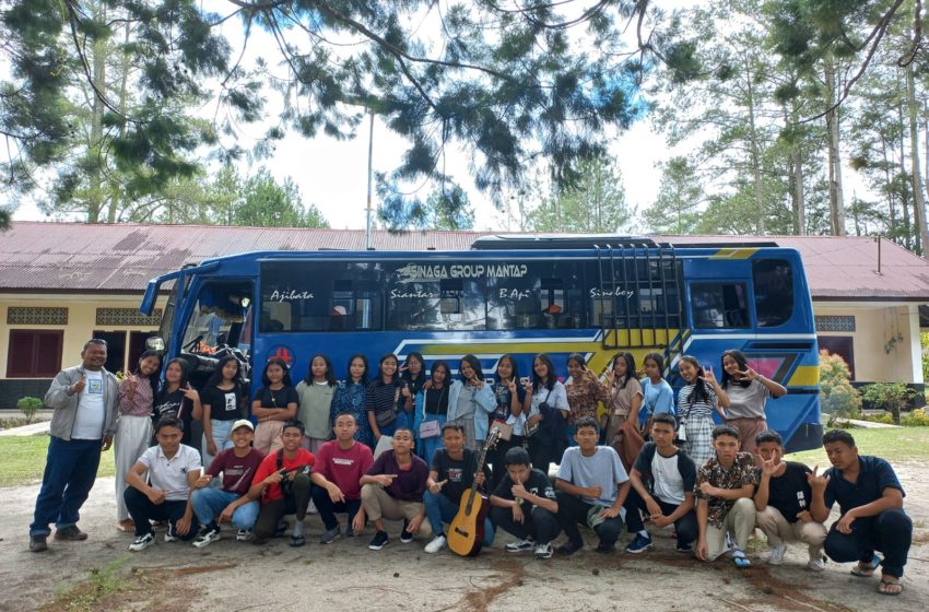  Pelajar Katekisasi Sidi HKBP Ambarita Retreat dan Berwisata Edukasi Jelang Mengaku Iman dan Peneguhan