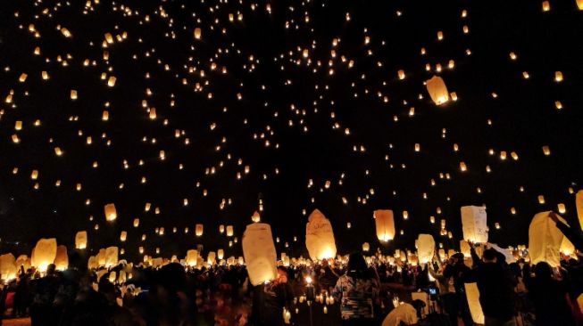  Indahnya Festival Lampion pada Perayan Hari Raya Waisak 2023