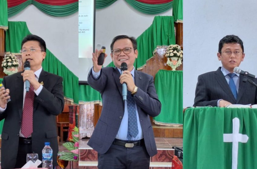  HKBP Distrik Humbang Pembinaan Parhalado. Mengundang Sekjen HKBP Pdt. Victor Tinambunan, Praeses Pdt. Bernard Manik, dan Pdt. Arthur Sitorus