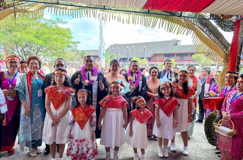  Ephorus HKBP Melayani Perayaan Jubileum 75 Tahun HKBP Pontianak