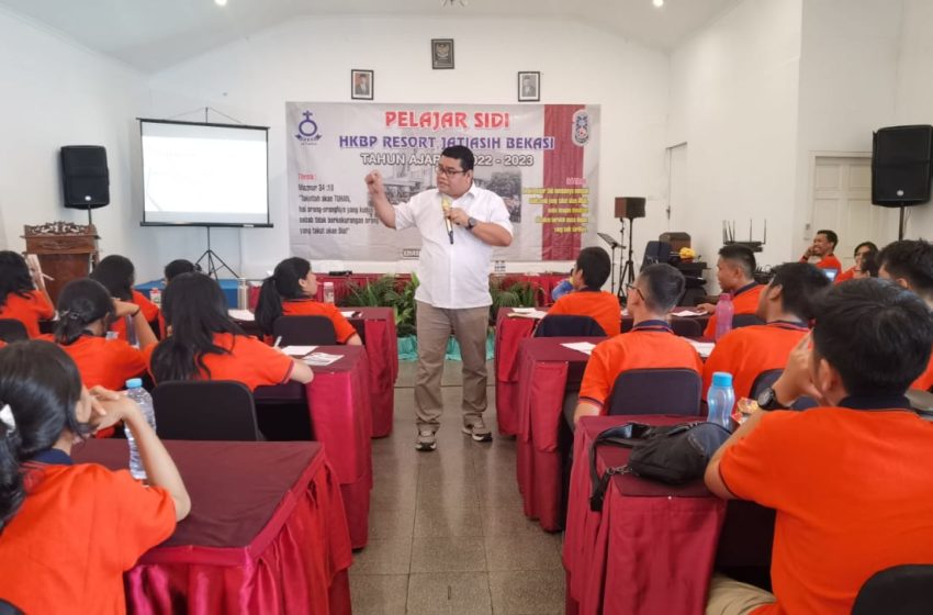  HKBP Jatiasih Gelar Retreat Pembinaan Pelajar Sidi. Pdt. Frengki Napitupulu Narasumber