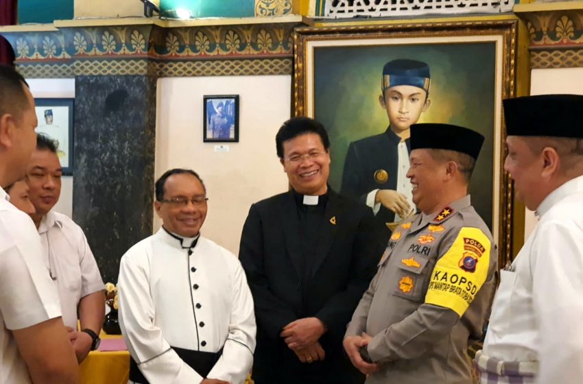  Sekjen HKBP Hadiri Doa Lintas Agama Sumut untuk Pemilu Damai 2024 di Istana Maimun