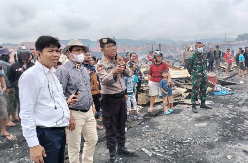  Ephorus HKBP Meninjau Langsung Lokasi dan Kondisi Kebakaran Pasar Tarutung