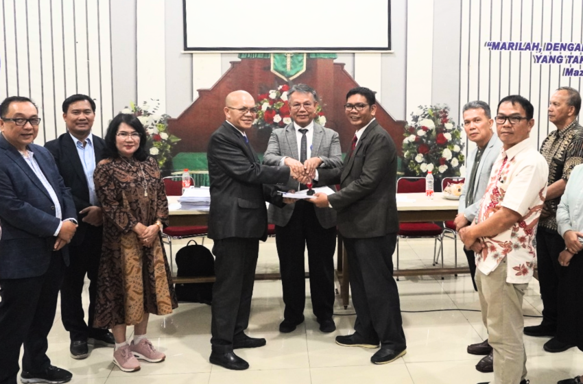 Praeses Pimpin Serah Terima Pendeta Ressort di HKBP Kayu Putih. Pdt. Nikson Siburian Gantikan Pdt. Mei Siahaan