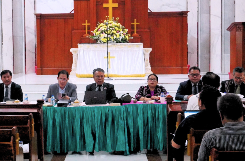 Praeses Oloan Pimpin Sermon Distrik di HKBP Perumnas Klender