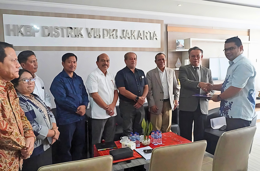 Pdt. Frengki Napitupulu Menyerahkan Jabatan Pemimpin Umum New Kairos ke Praeses