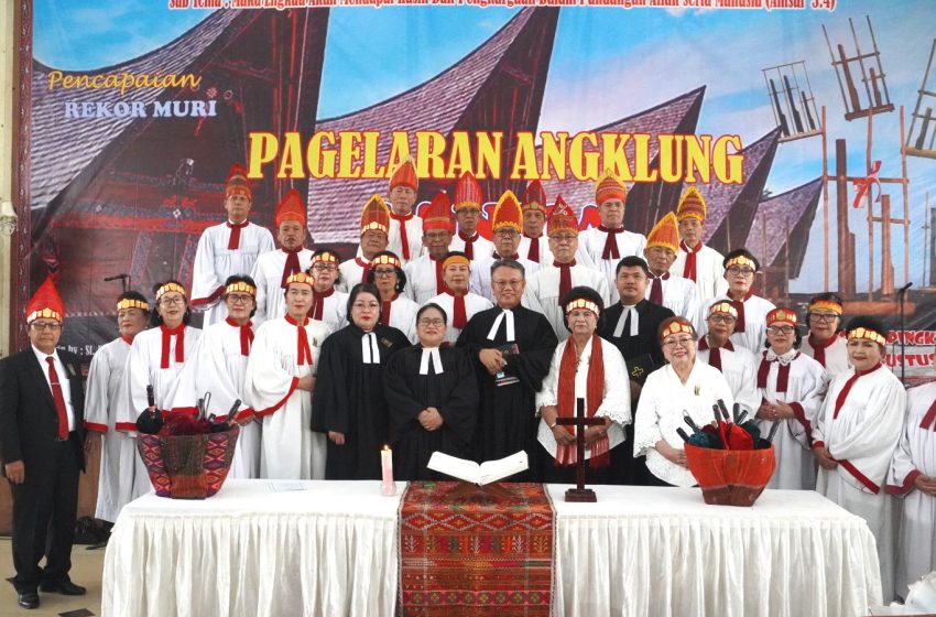 Lansia HKBP Distrik Jakarta Pecahkan Rekor MURI