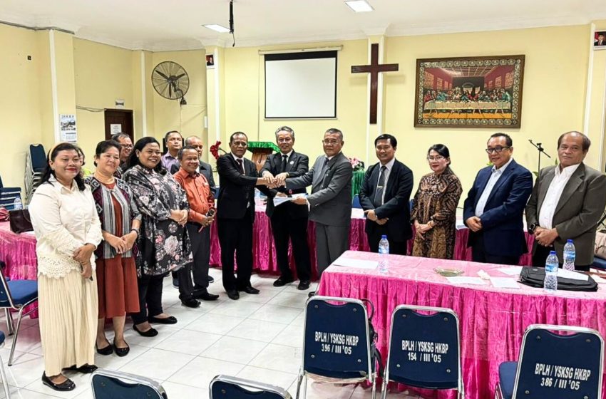 Praeses Distrik Jakarta Pimpin Serah Terima Jabatan Pendeta Resort Kayu Mas