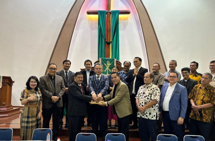 Praeses Distrik Jakarta Pimpin Serah Terima Jabatan Pendeta HKBP Resort Jatiwaringin