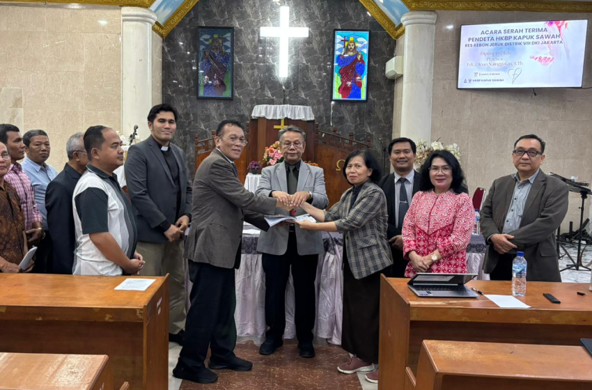 Praeses DKI Pdt. Oloan Nainggolan Pimpin Serah Terima Pendeta HKBP Kapuk Sawah Resort Kebun Jeruk
