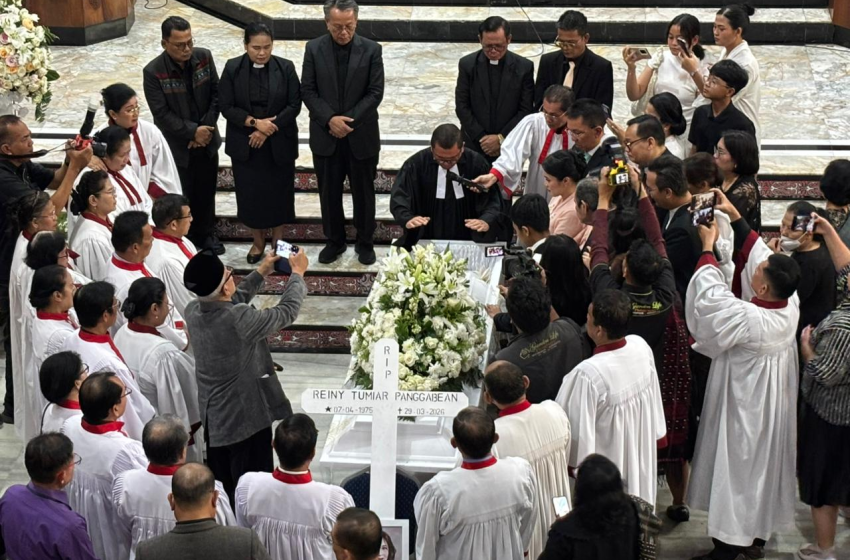  Praeses HKBP Distrik VIII DKI Jakarta Pdt. Oloan Nainggolan Hadir Berikan Penguatan Bagi Keluarga St. Berlin Manurung