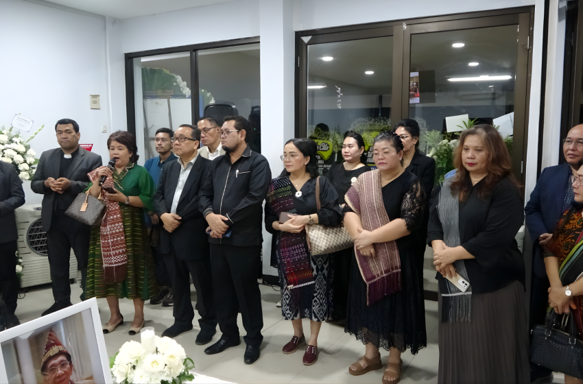 Panitia Tahun Transformasi HKBP Distrik VIII DKI Jakarta Berikan Penghiburan kepada Keluarga Luhut Pakpahan br. Hutabarat