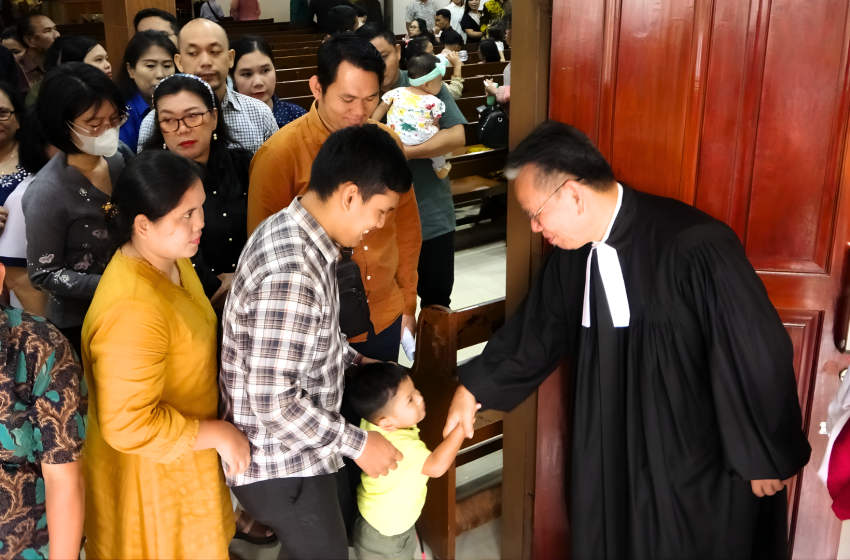 Kunjungan Pastoral Praeses HKBP Distrik VIII DKI Jakarta ke HKBP Sutoyo Berlangsung Penuh Sukacita
